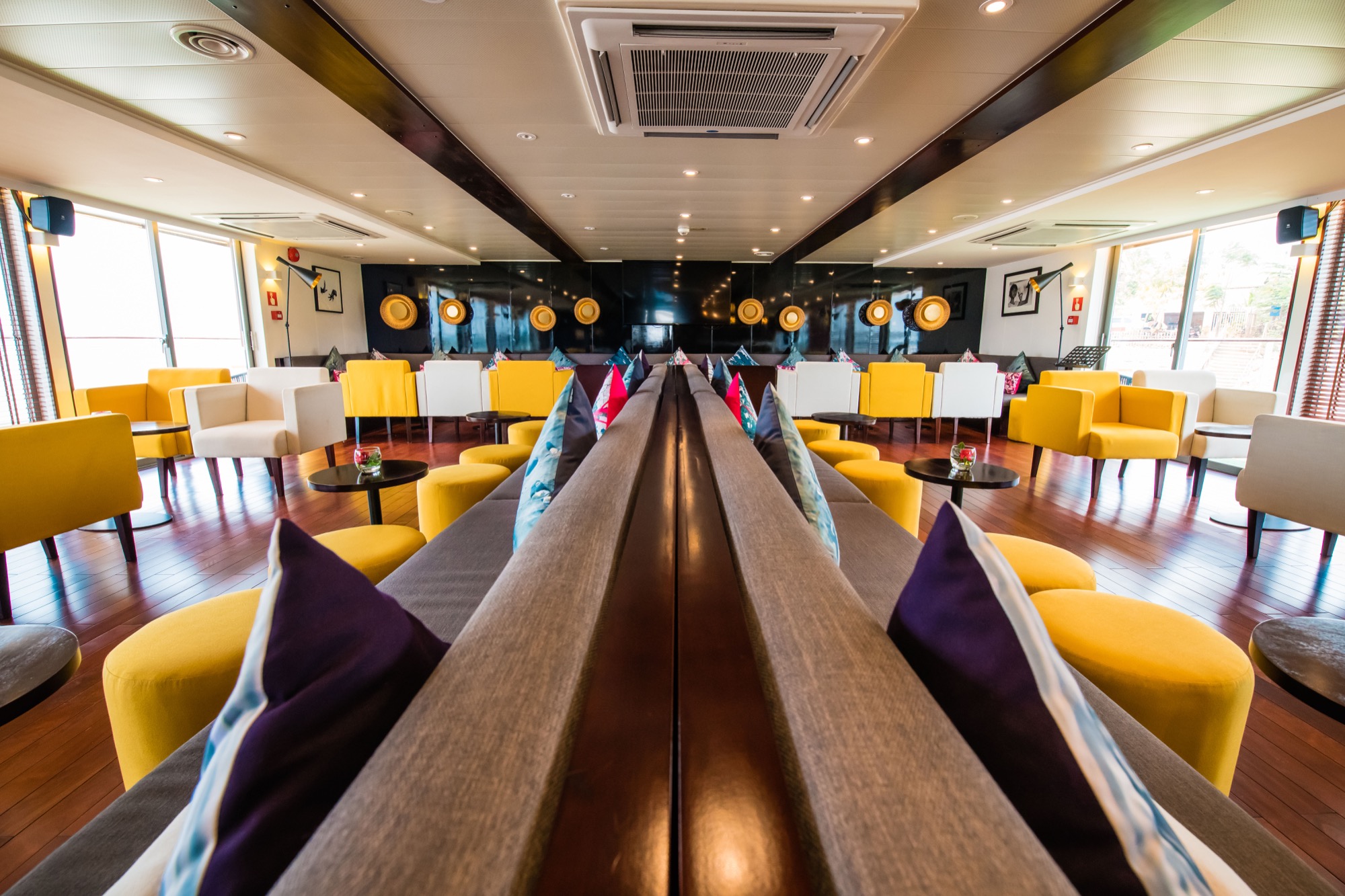 CroisiEurope RV Indochine II Lounge 3.jpg